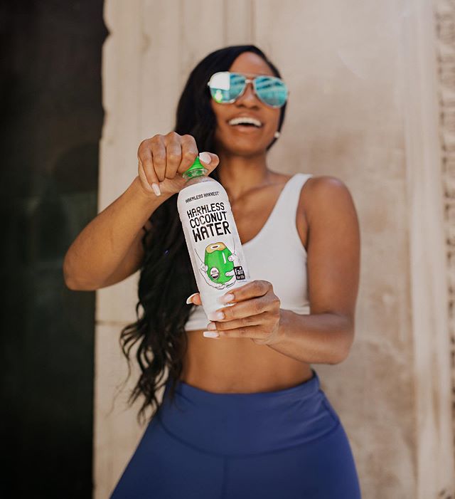 After my workouts, my go to drink, apart from water, has been my @harmlessharvest coconut water. On certain days, I just drink the @harmlessharvest coconut water because it&rsquo;s just so refreshing. It also contains naturally occurring electrolytes