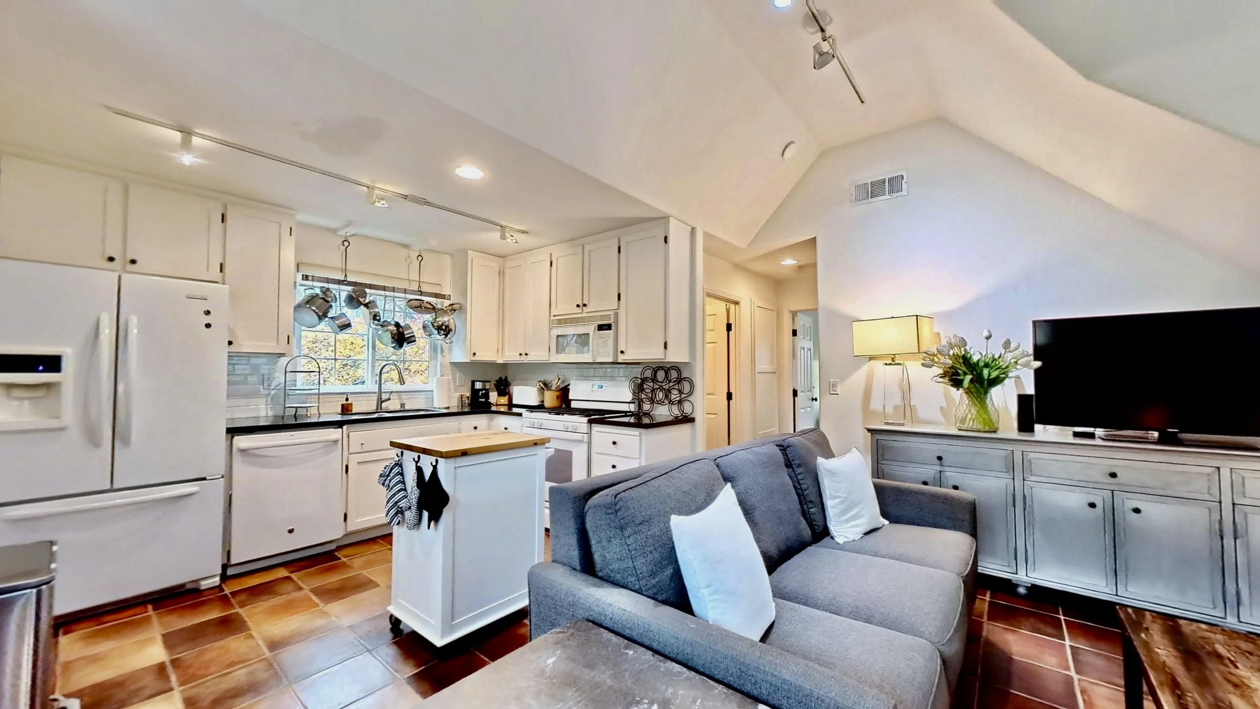 Living Area_Kitchen - 842 Hunt Ave(1).jpg