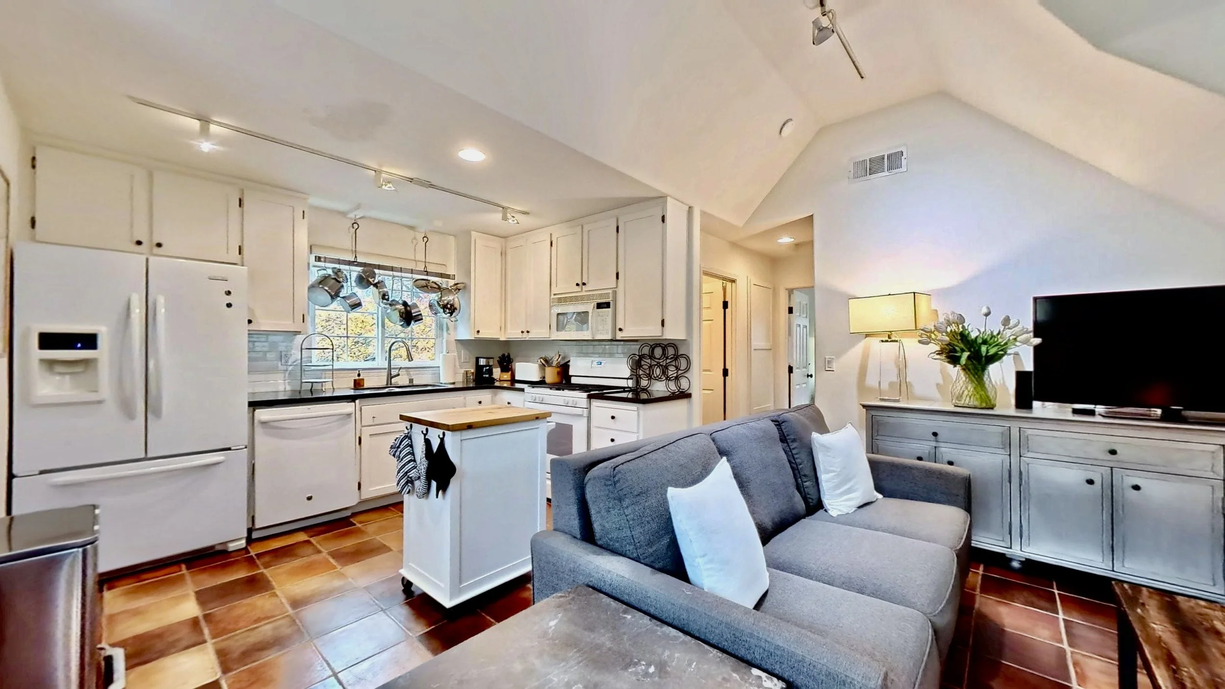 Kitchen - 842 Hunt Ave(4).jpg