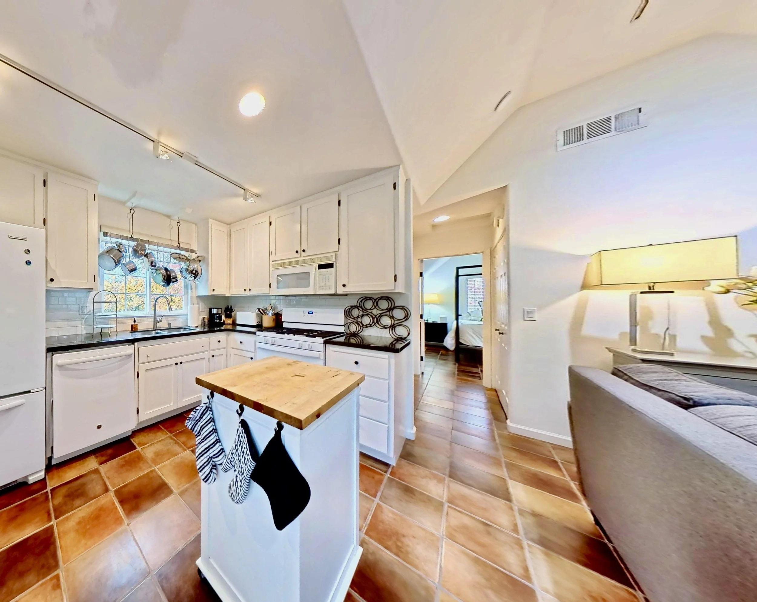 Kitchen - 842 Hunt Ave(5).jpg