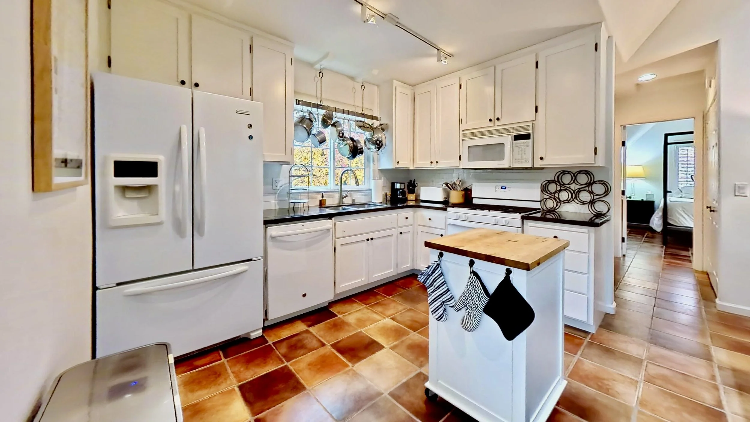 Kitchen - 842 Hunt Ave(2).jpg