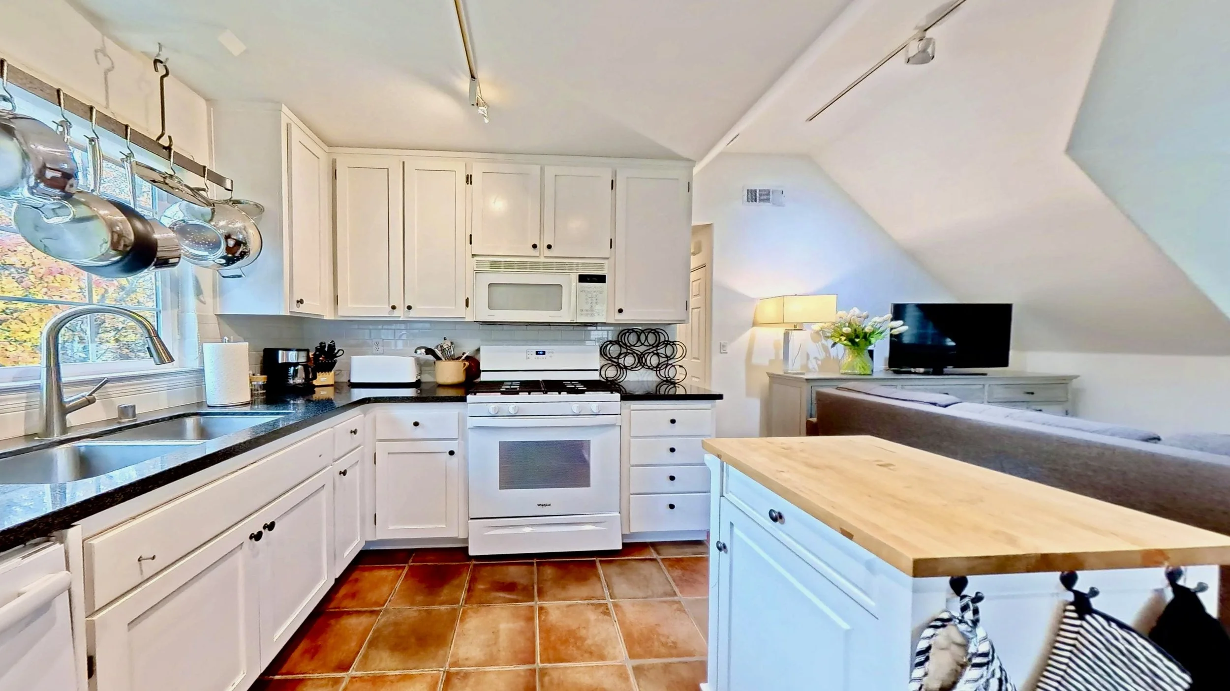 Kitchen - 842 Hunt Ave(1).jpg