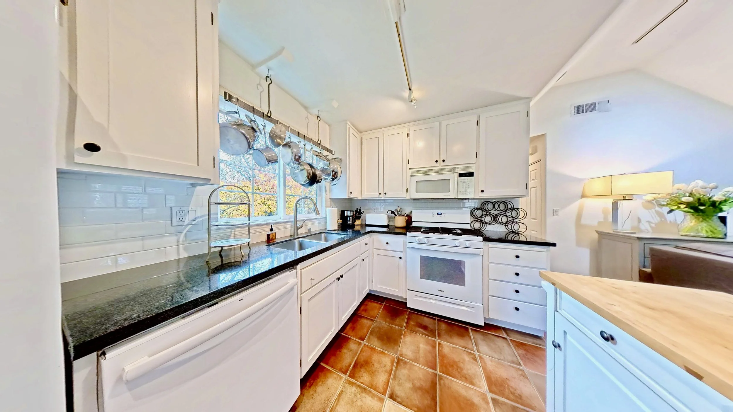 Kitchen - 842 Hunt Ave.jpg