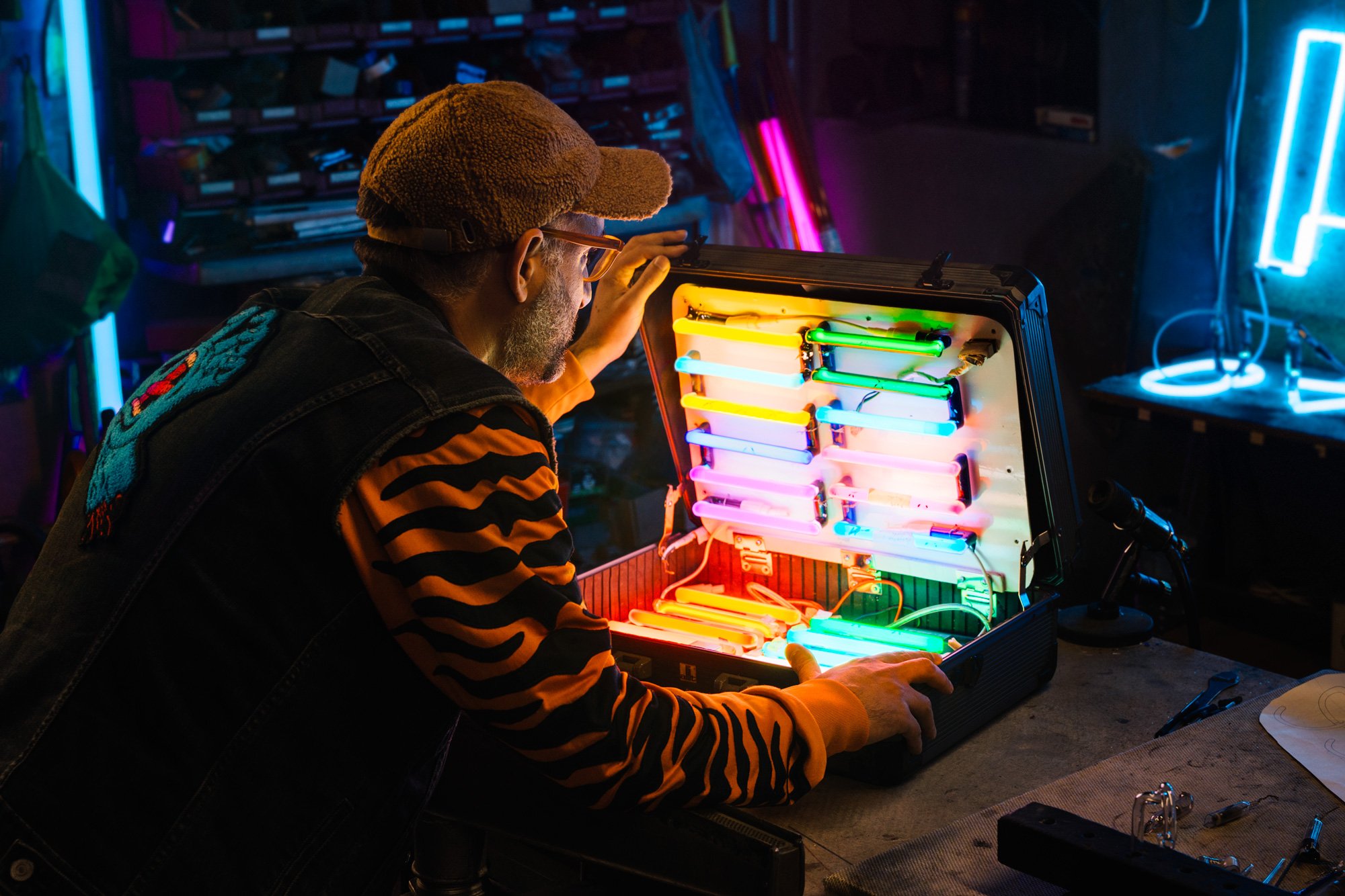 neon horizontal2.jpg