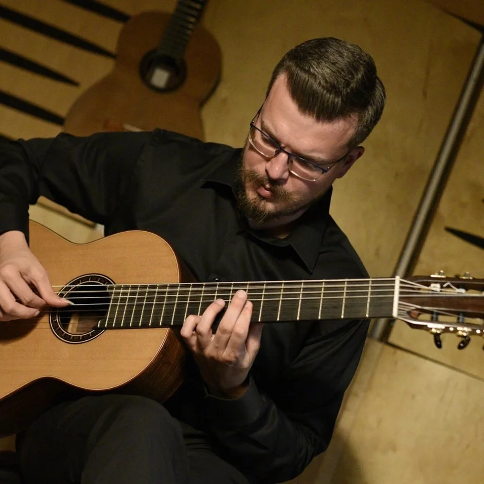 guitarist_performance_square.jpg