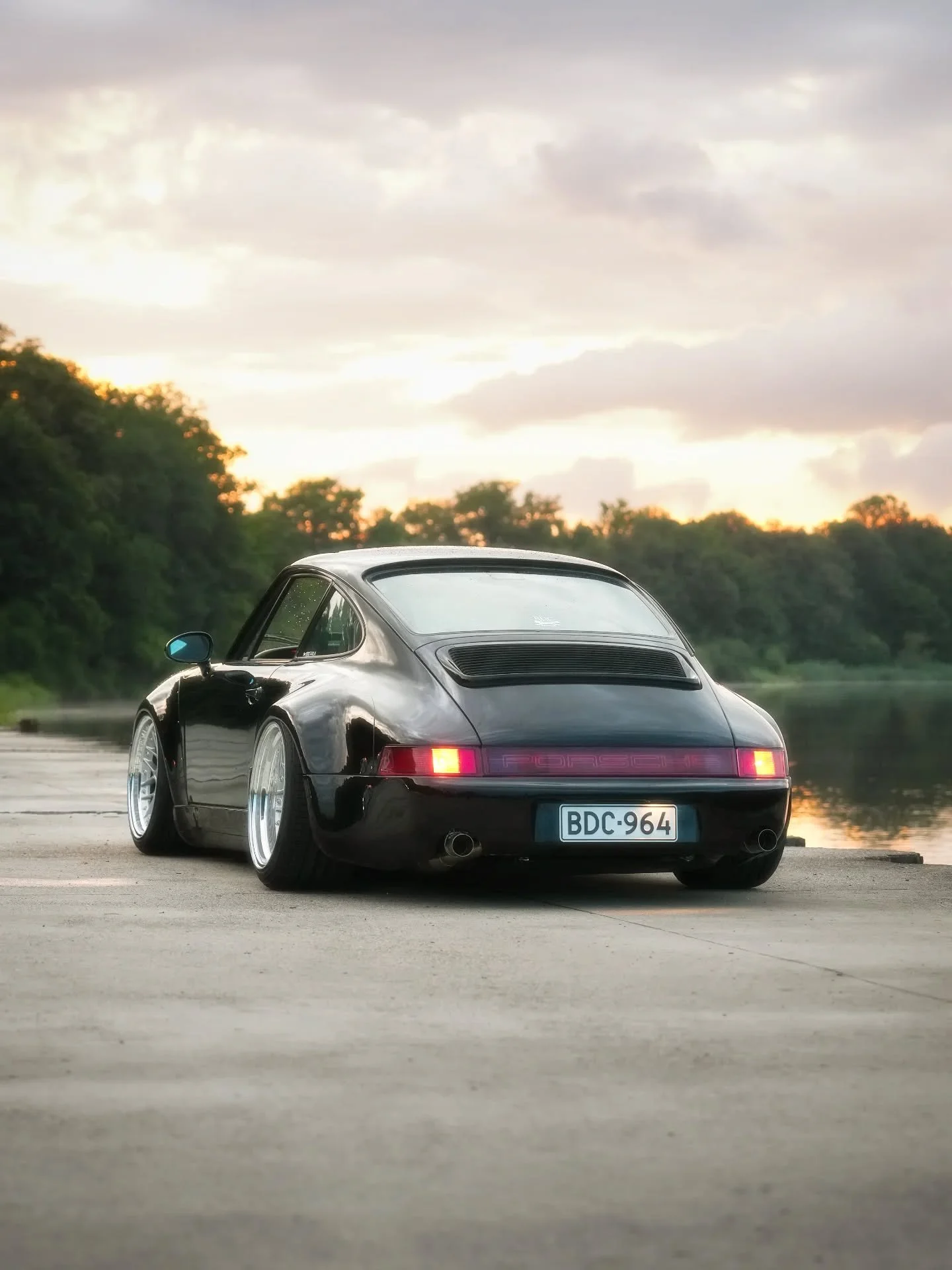 🙌

@fvd_brombacher @accuair @bbs.wheels @toyotires @the964page @the911page @bagriders @stanceworks @loweredlifestyle @type7 @porscheclassics911 @ultrace_official @elferspot #porsche #porsche964 #porsche911 #ultrace2024 #bdcfamilia #bagrides #accuair