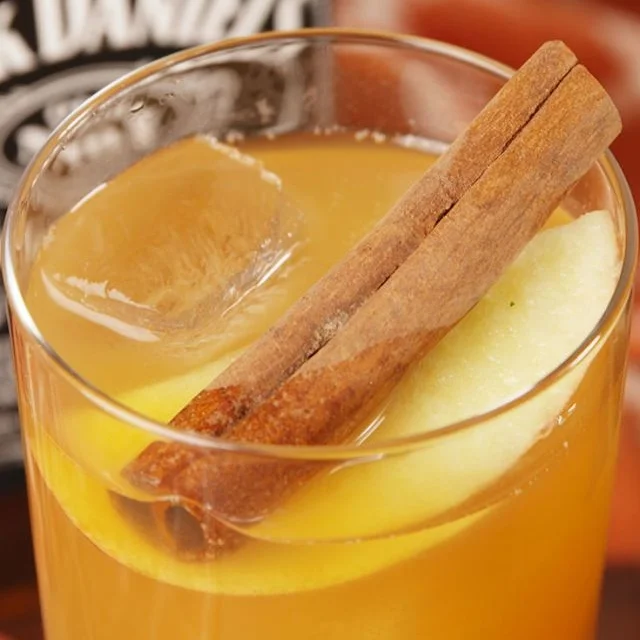 gallery-1511202175-delish-apple-cider-old-fashioneds-pin-1.jpg