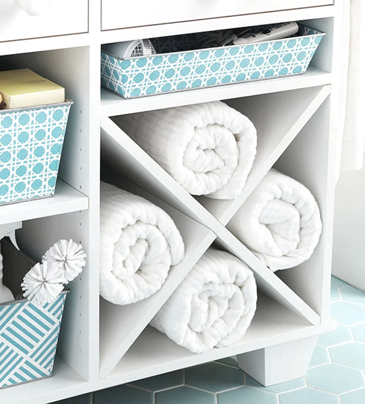 BATHROOM STORAGE SOLUTIONS FOR SMALL SPACES