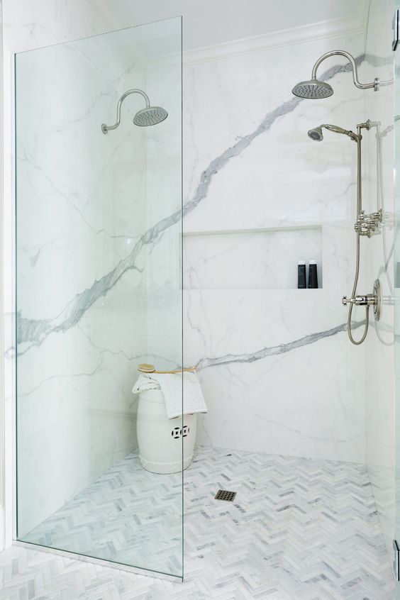  SHOWERS VS. BATHTUBS: THE PRO’S AND CONS! Click to see more! | VIGO Industries - VIGO Shower - Shower Doors and Enclosures - Minimalist Bathrooms - Bathroom Design Ideas - Bathroom Remodels - Home Interior   