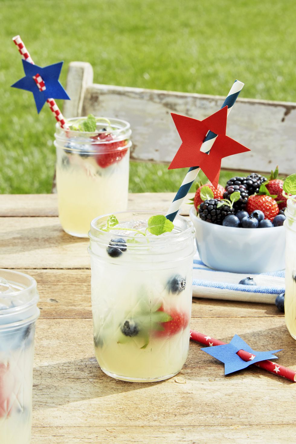 old-fashioned-lemonade-cl-1528919998.jpg