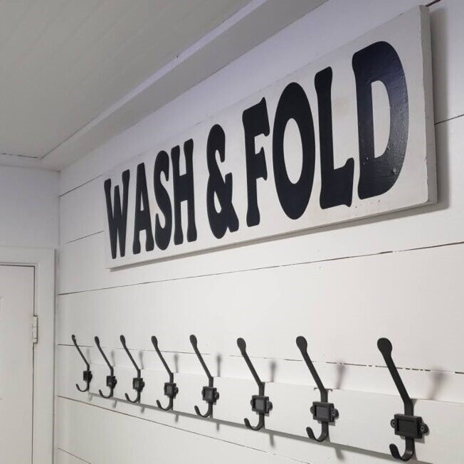 wash-and-fold-sign-laundry-70zsf0x7zs00.jpg