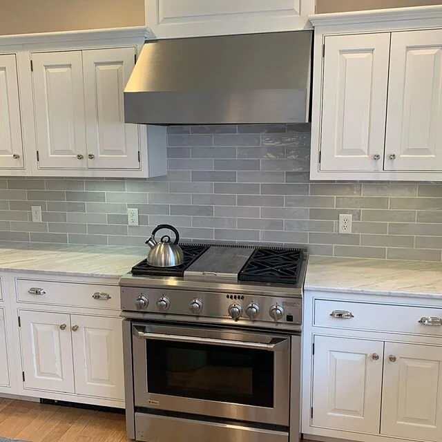Fresh countertops and backsplash make all the difference! #freshlook #marblecounterops #beautiful