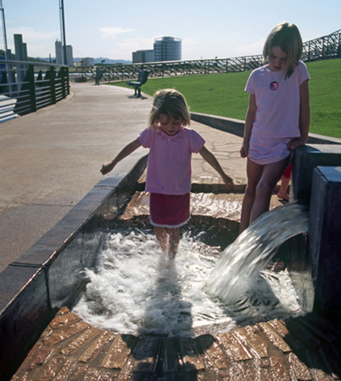 MARINA WATER MUSE, Tempe Town Lake, Arizona 2004