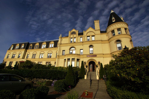 The Ouija Broads Guide to Haunted Hotels