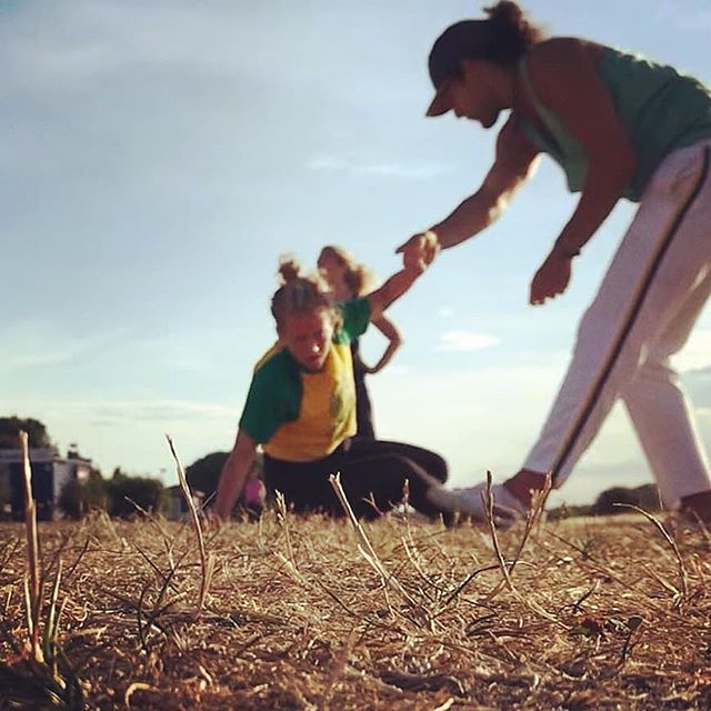 Planting the seed, looking after it, one by one, sharing the little that I know makes me happy, it's something I do almost automatically, if you ask me and you want to learn 100% then I will be there 100% too.

#capoeira

#capoeiraforever #capoeirali