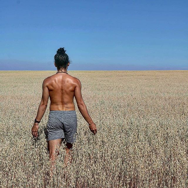 &quot;Today I saw The field of reeds and came back&quot; ☥

#capoeira #orinococapoeira #morrisreyes #capoeiraforever #capoeiralife #capoeiraeverywhere #capoeirastar #Brazil #Africa #activelifestyle #manbun#sportsmodel #summerready #bodyweighttraining