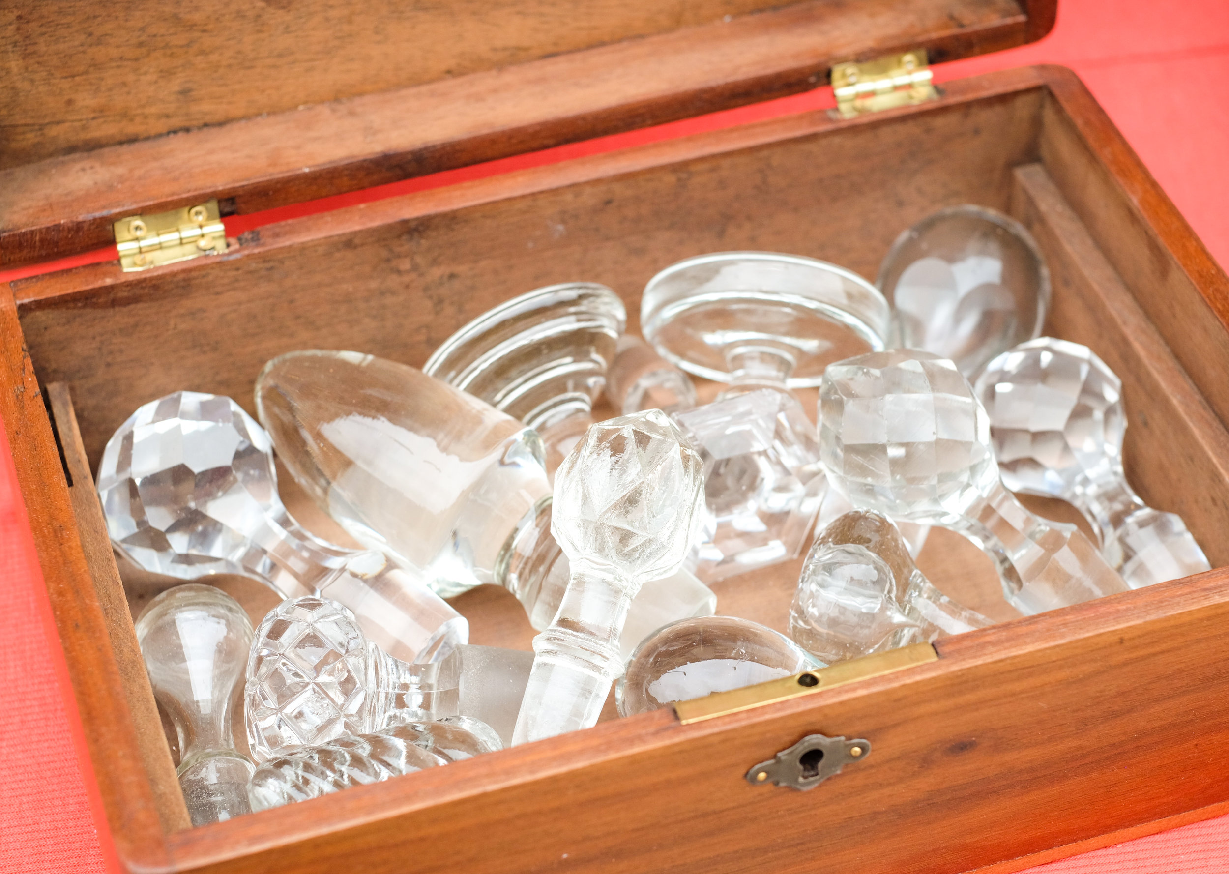 Crystal bottle toppers
