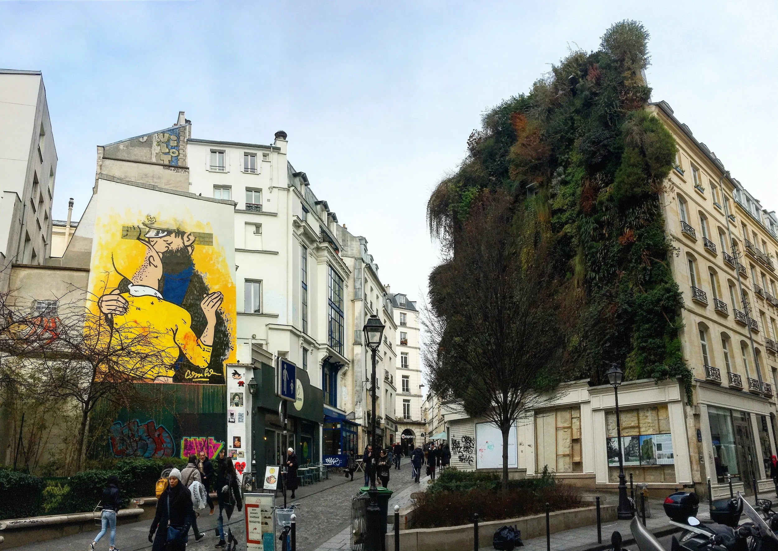 At the intersection of Rue des Petits Carreaux and Rue d’Aboukir