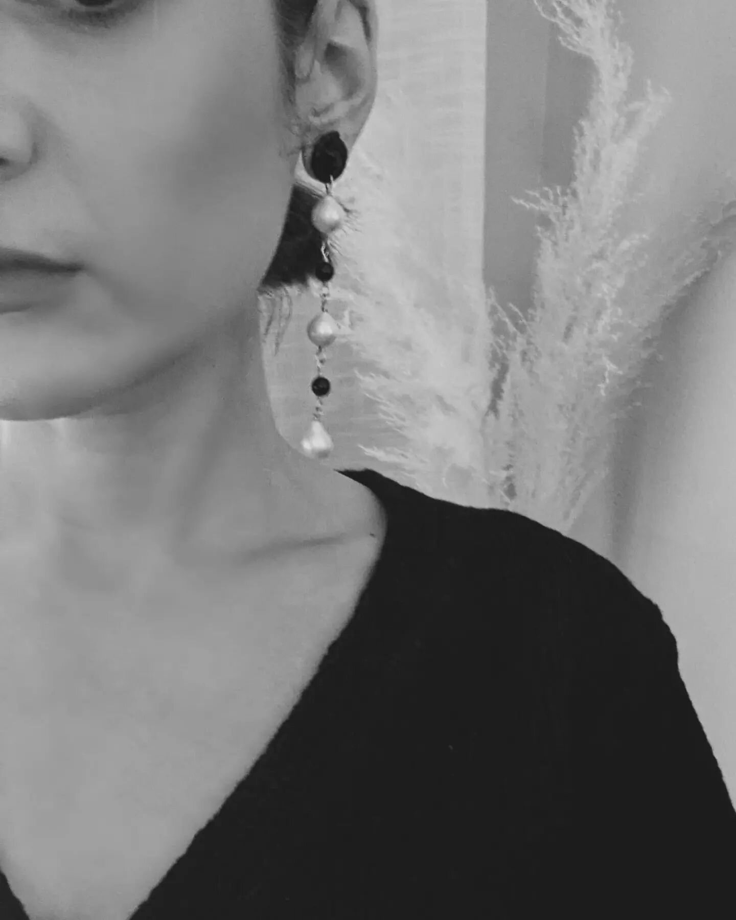 Re-wore my wedding earrings yesterday ⚫⚪⚫⚪ (worn to afternoon tea at the St. Regis, but I had such a good time I forgot to take any photos)