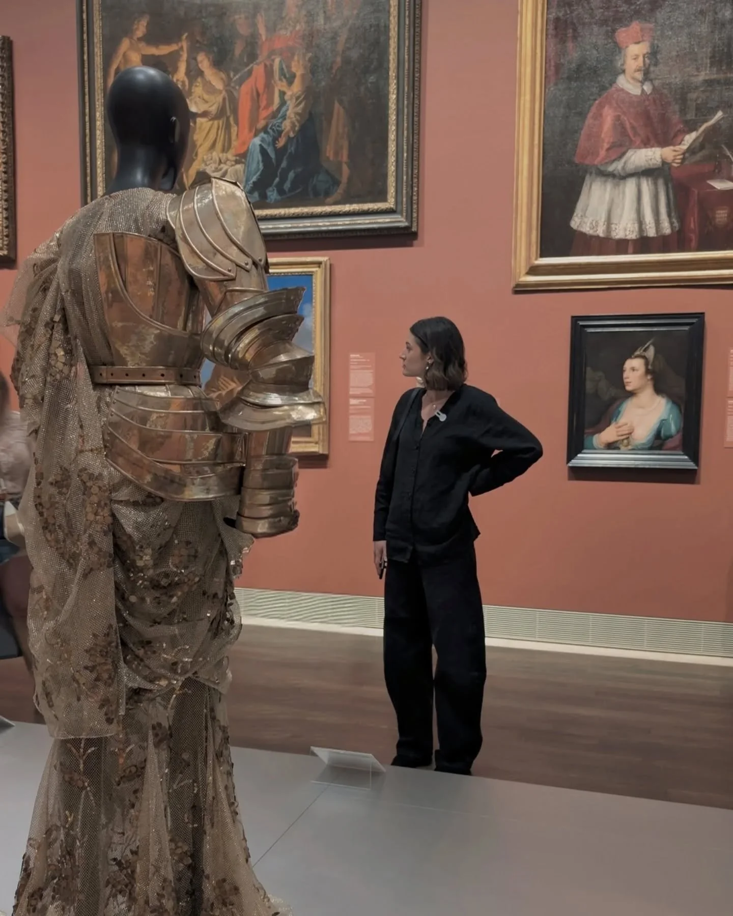 A slow start to the year 🤍

On New Year&rsquo;s Day, I wandered the @mfahouston &mdash;gathering inspiration, clearing my palette, and resetting before returning to the studio.

I&rsquo;m feeling drawn to darker tones, simplicity, and more intention