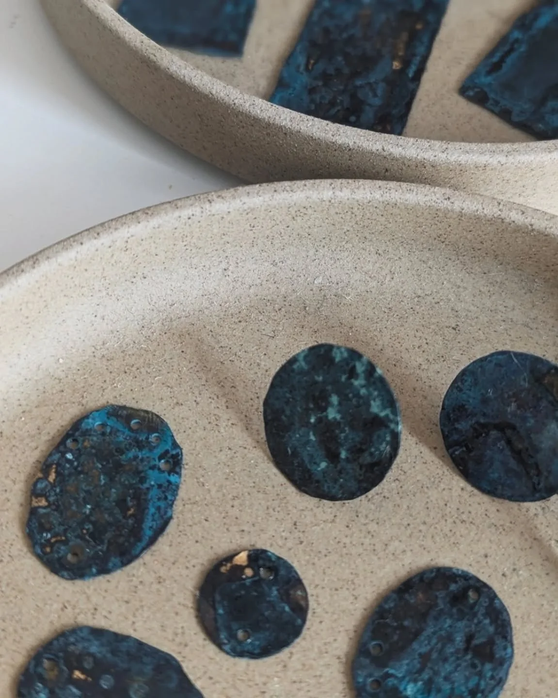 Just a little reminder that I&rsquo;m still making jewelry over here. ✨
I haven&rsquo;t shared as much of it lately &mdash; painting progress tends to be a bit more photogenic &mdash; but my jewelry practice has been quietly humming along behind the 