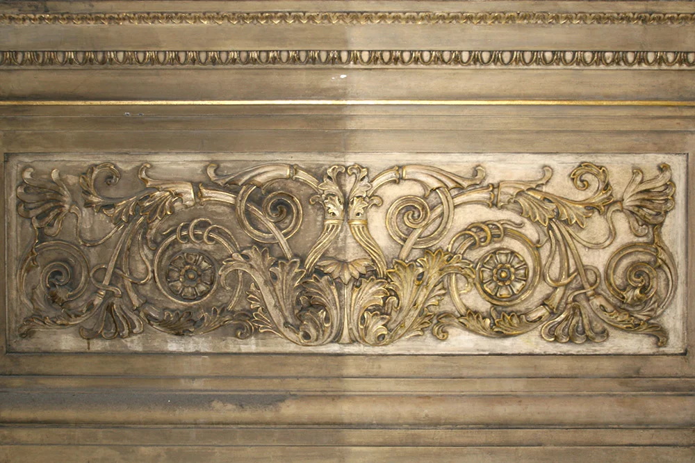 Performing cleaning on extremely dirty ornamental plaster work