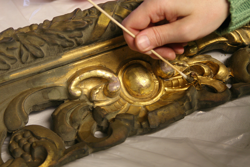 Restoration Of A Giltwood Frame Damaged, How To Remove Paint From Gilded Mirror Frame