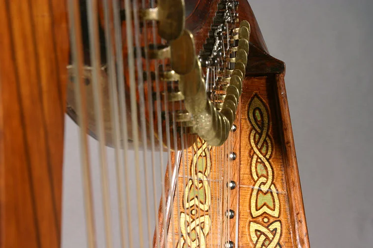 Polychrome Irishh harp