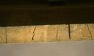 Expansion cracks in the bottom section of the panel
