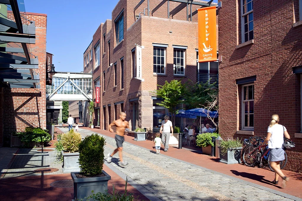 07+-+Cady%27s+Alley+Running+Person.jpg
