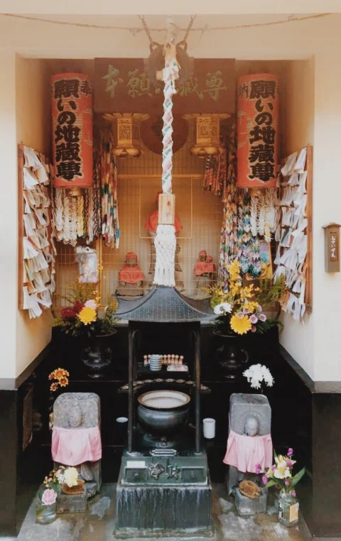 A shrine I found in the middle of Tokyo, surrounded by apartments and office buildings.
