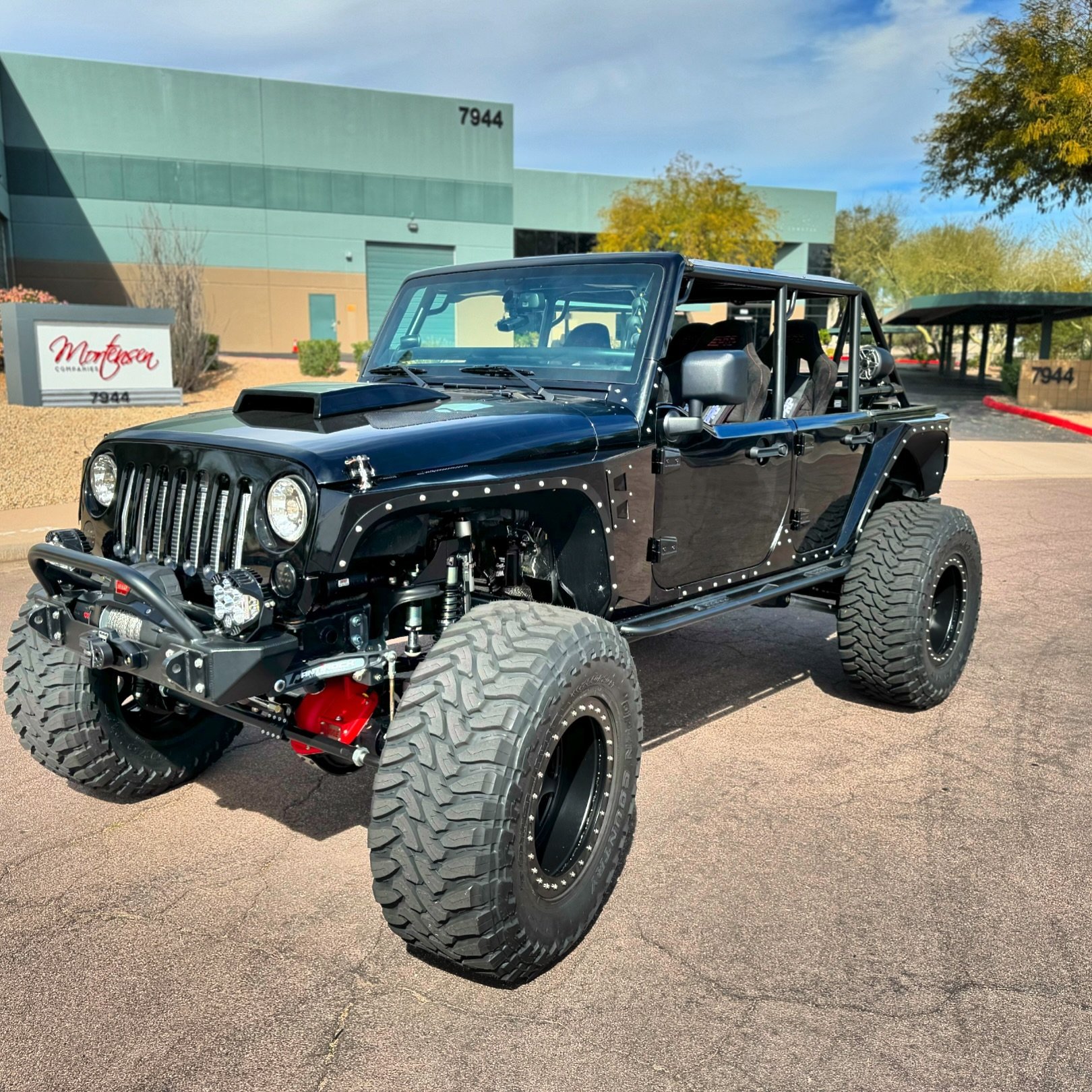 This Jeep Wrangler unlimited build winds to a close, we took this Jeep down to the bare frame and went through everything.  A healthy @mastmotorsports 427ci LS7 backed with a @maximumoffroadtransmissions Reid case 4l80e trans and an Atlas transfercas