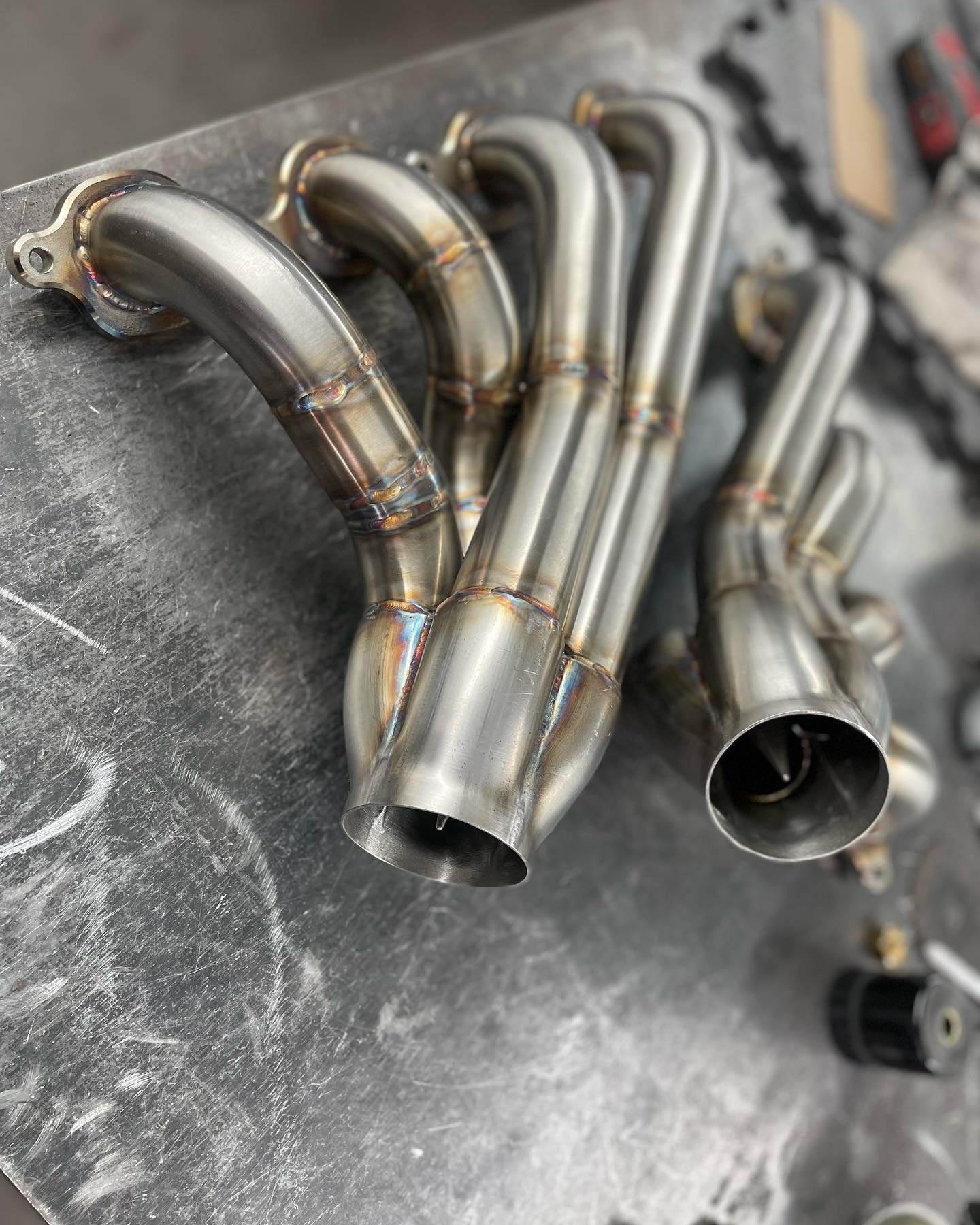 Another set of headers for one of the Jeep wrangler elite builds here in the shop.  @alldayfab got this set built for @sgtjeep will be running @mastmotorsports built 600hp l8e lt engine.  These are 1 7/8 tubes with a 25 degree merge collector conside