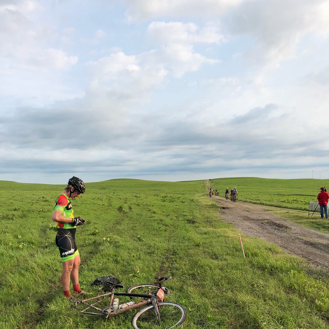 Stuart Nelsen tends to a puncture at Dirty Kanza 2018,