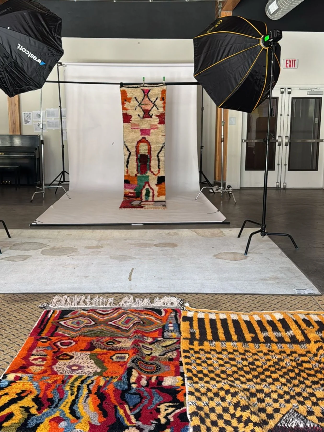 🔥🔥🔥.
&bull;
#moroccanrug #vintagerugs #contemporaryrugs #interiordesign #interiordecor #home #arearugs #tapis #berberrugs #handmaderugs #bohorug #bohochicstyle #madeinmorocco #kechmaradesigns