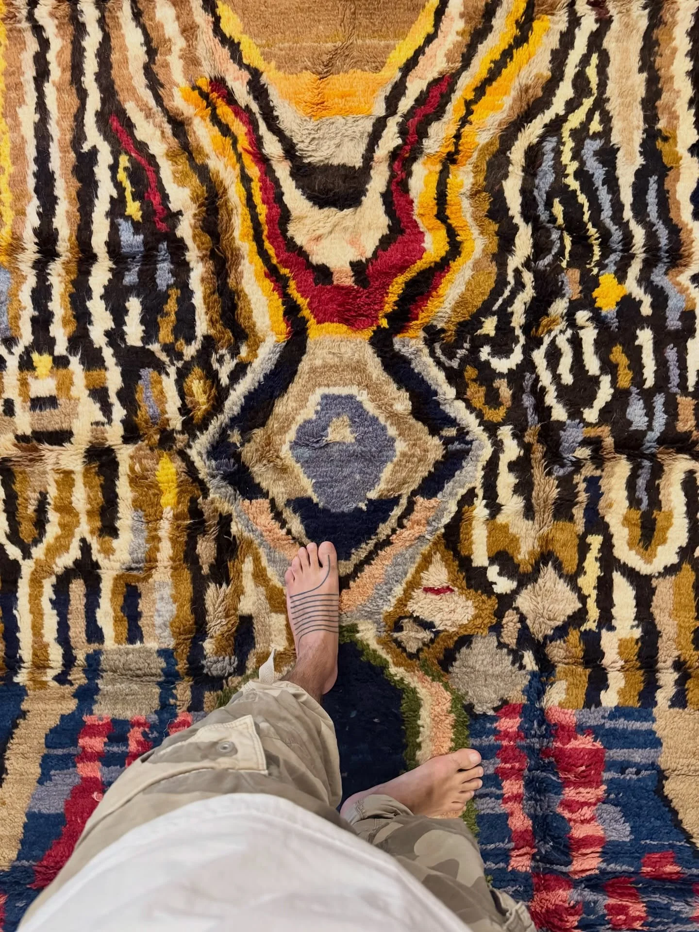 ❤️.
&bull;
#moroccanrugs #handmaderugs #interiordesign #home #oneofakind