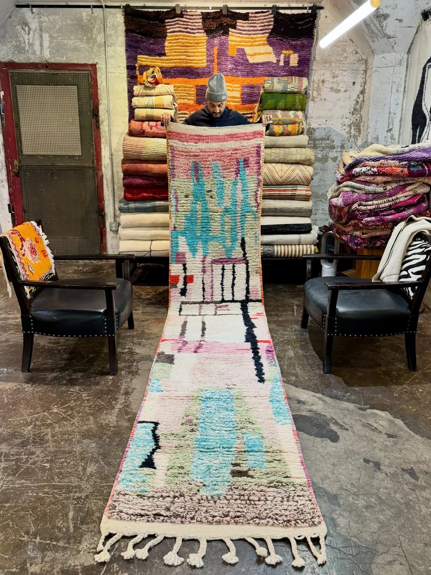 A one-of-a-kind contemporary Boujad runner &mdash; handmade, soulful, and timeless ✨
2&rsquo;7&rdquo; x 13&rsquo;1&rdquo; ft
DM for price.
&bull;
#moroccanrug #vintagerugs #contemporaryrugs #interiordesign #interiordesign