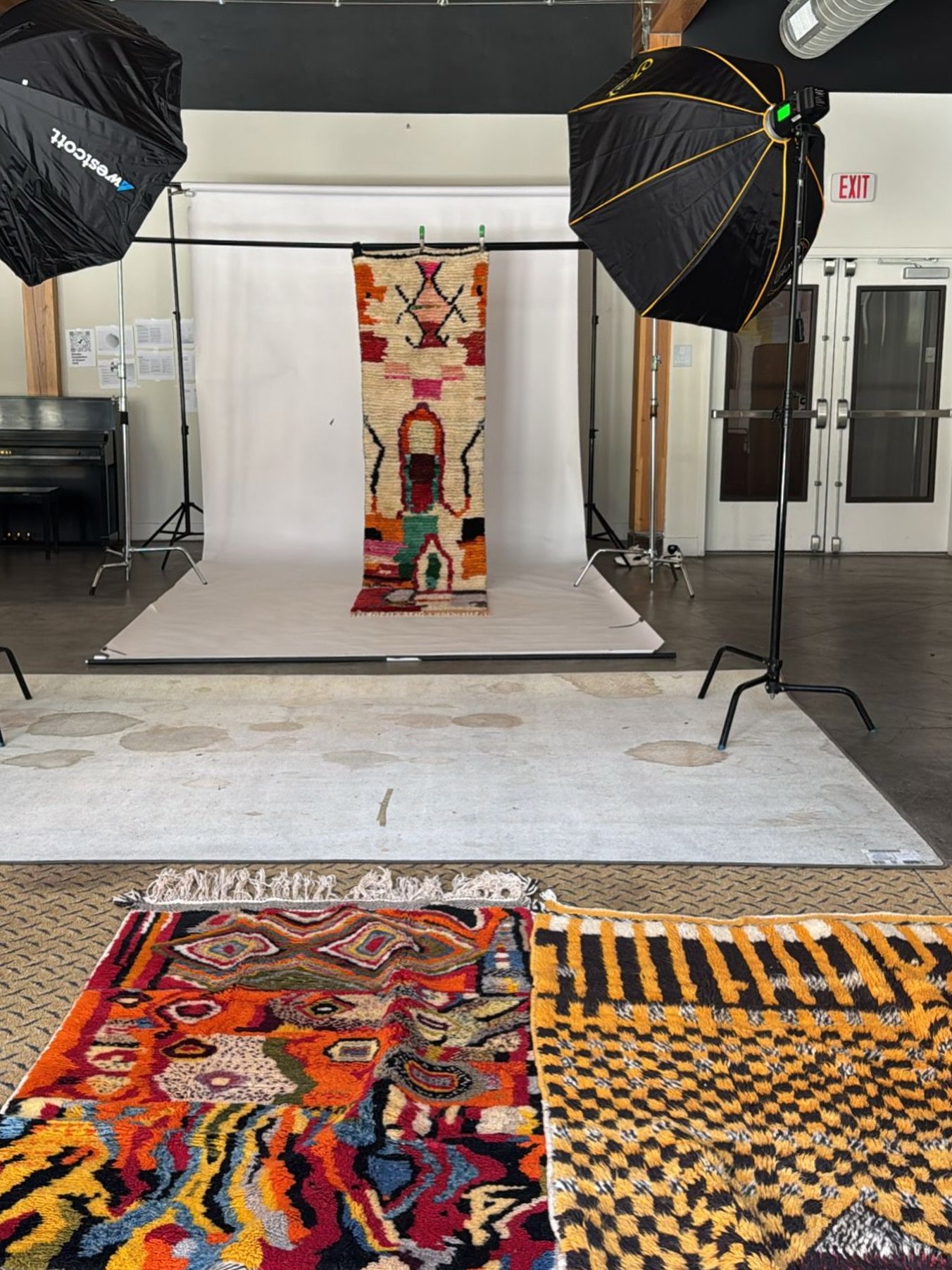 🔥🔥🔥.
&bull;
#moroccanrug #vintagerugs #contemporaryrugs #interiordesign #interiordecor #home #arearugs #tapis #berberrugs #handmaderugs #bohorug #bohochicstyle #madeinmorocco #kechmaradesigns