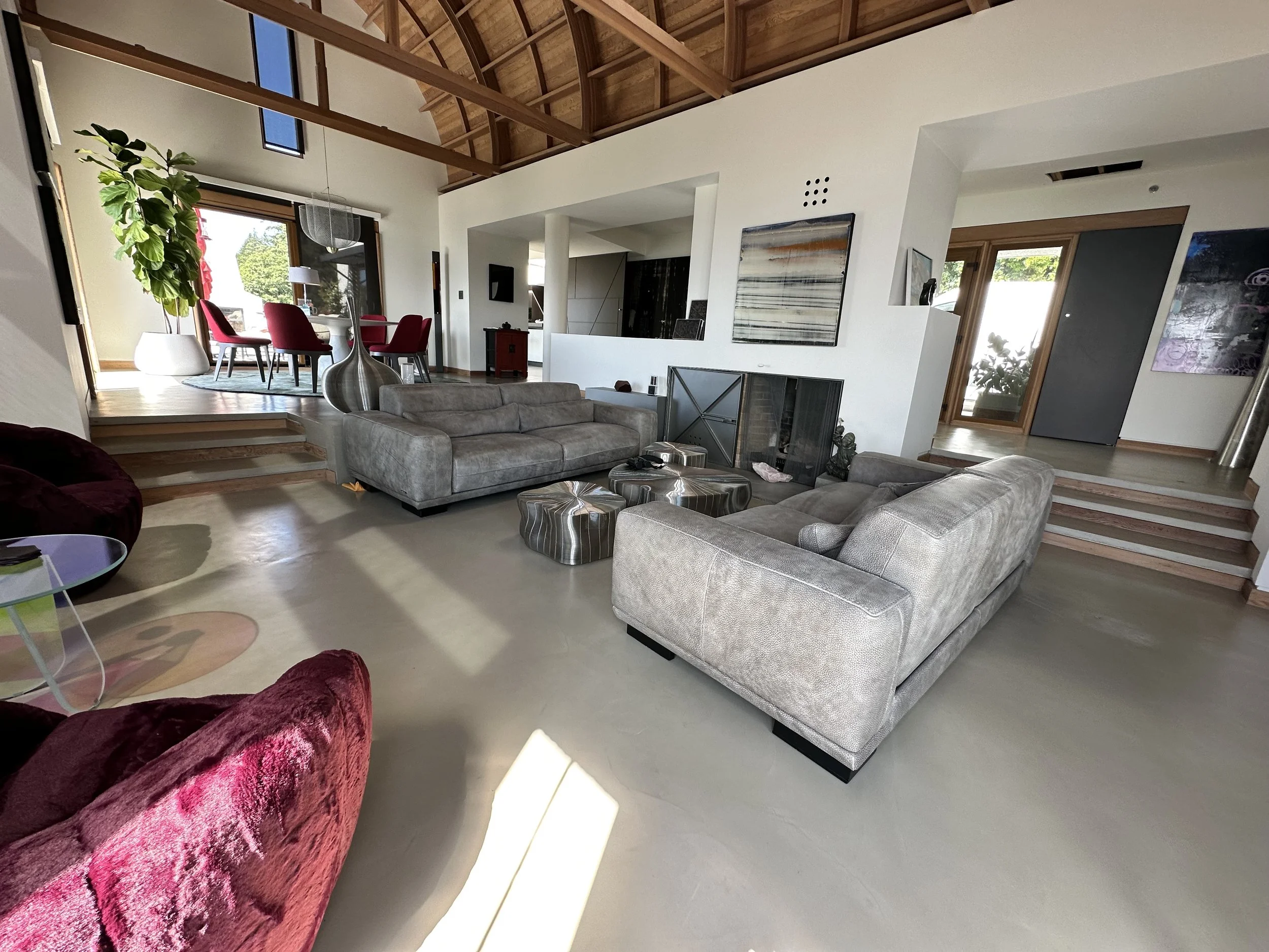 “Microcement vs. Polished Concrete: Which Is Right for Your Project?”