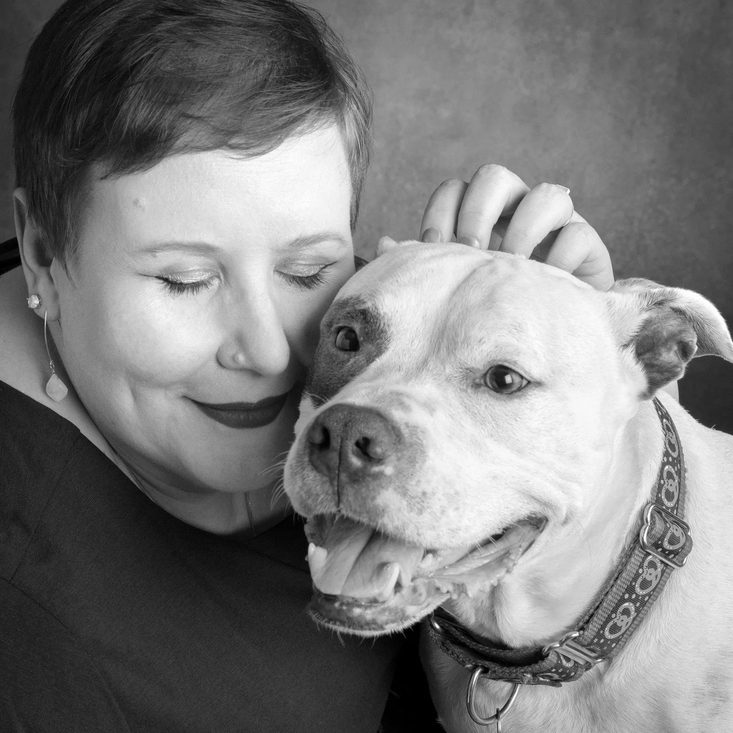 Julie &amp; Pretzel
.
.
.
.
.
#davidsutton #suttonstudios #davidsuttonstudios #dogs #dogsofinstagram&nbsp;#petphotography #petphotographer #dogportrait #chicagofamilyphotographer #dogscorner #inspiredbypets #petbox #petstagram #dogsandpals #instadog 