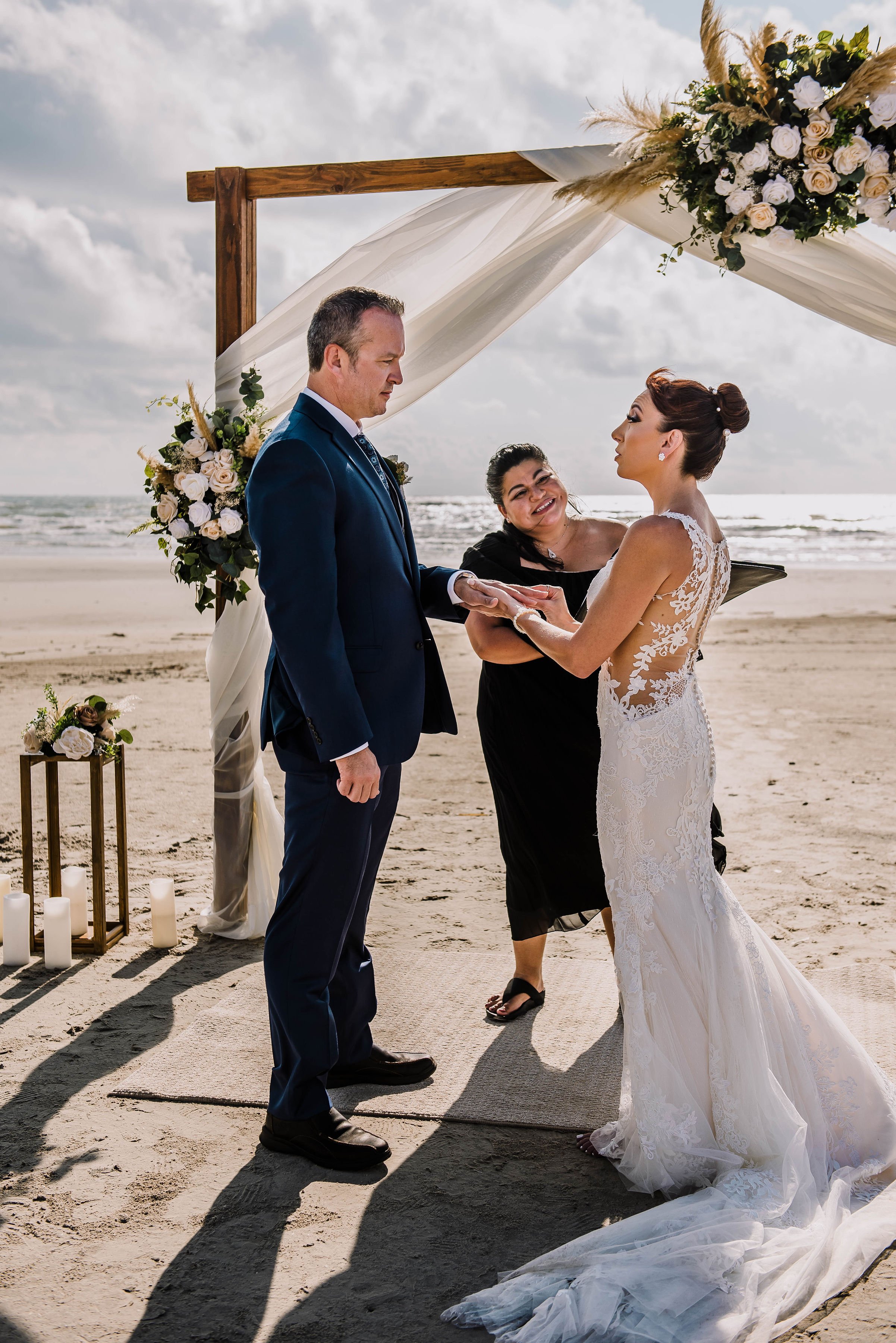 A Beach Wedding Decor by 𝐏𝐀𝐑𝐓𝐘 𝐏𝐄𝐑𝐅𝐄𝐂𝐓 𝐄𝐕𝐄𝐍𝐓 𝐃É𝐂𝐎𝐑 𝐈𝐍𝐂. Officiated by The Love Officiant Renee Reyes 