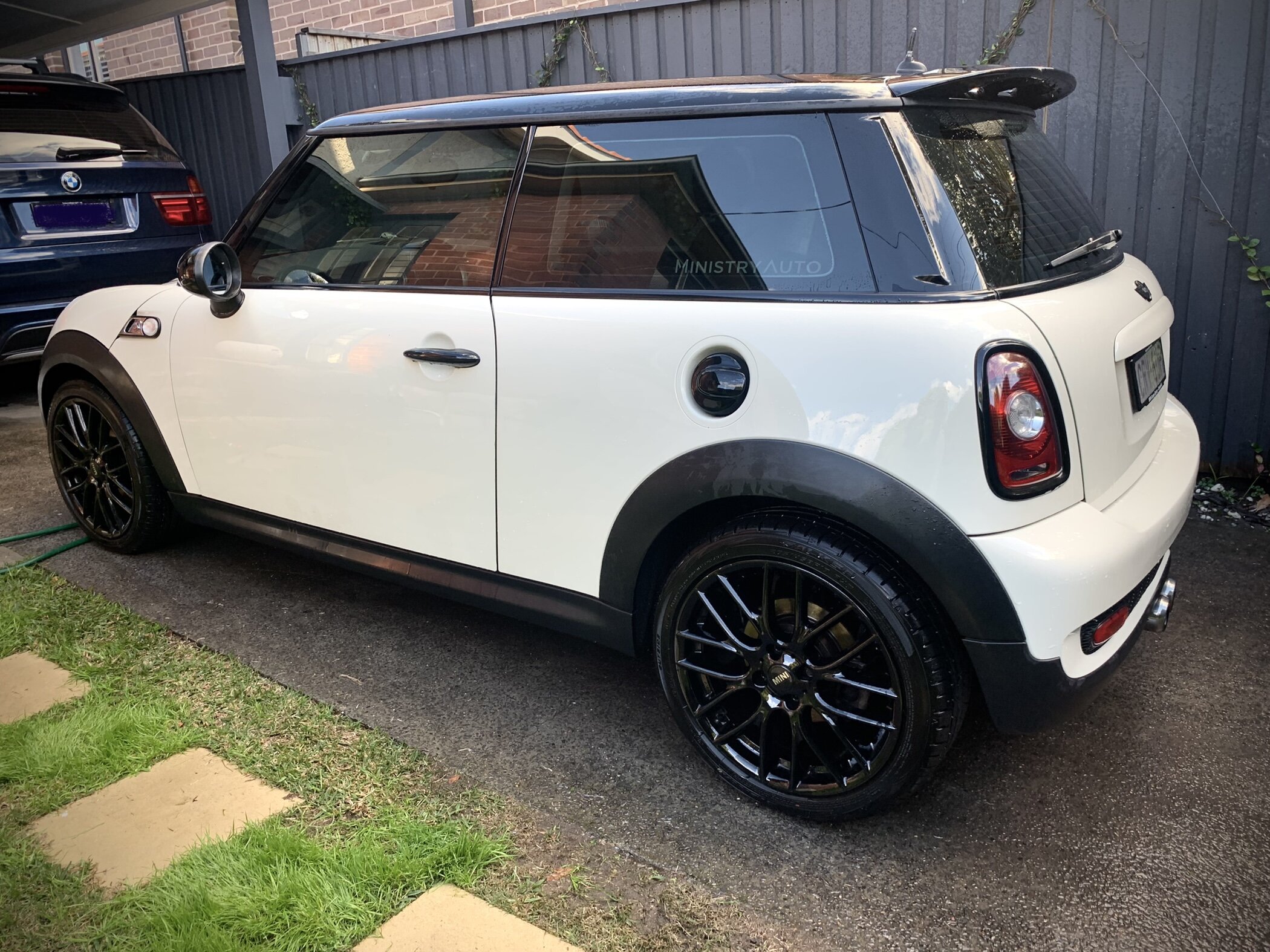 5B45F704-695F-4FB4-AD15-3AD866BB6B55