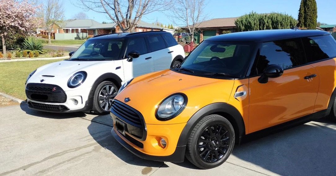 Big bro and little bro 😎 
@joshuameyers21 with 2 of the best!
#miniac #minicooper #australianminicooper #ministryauto #clubman #f54 #f56