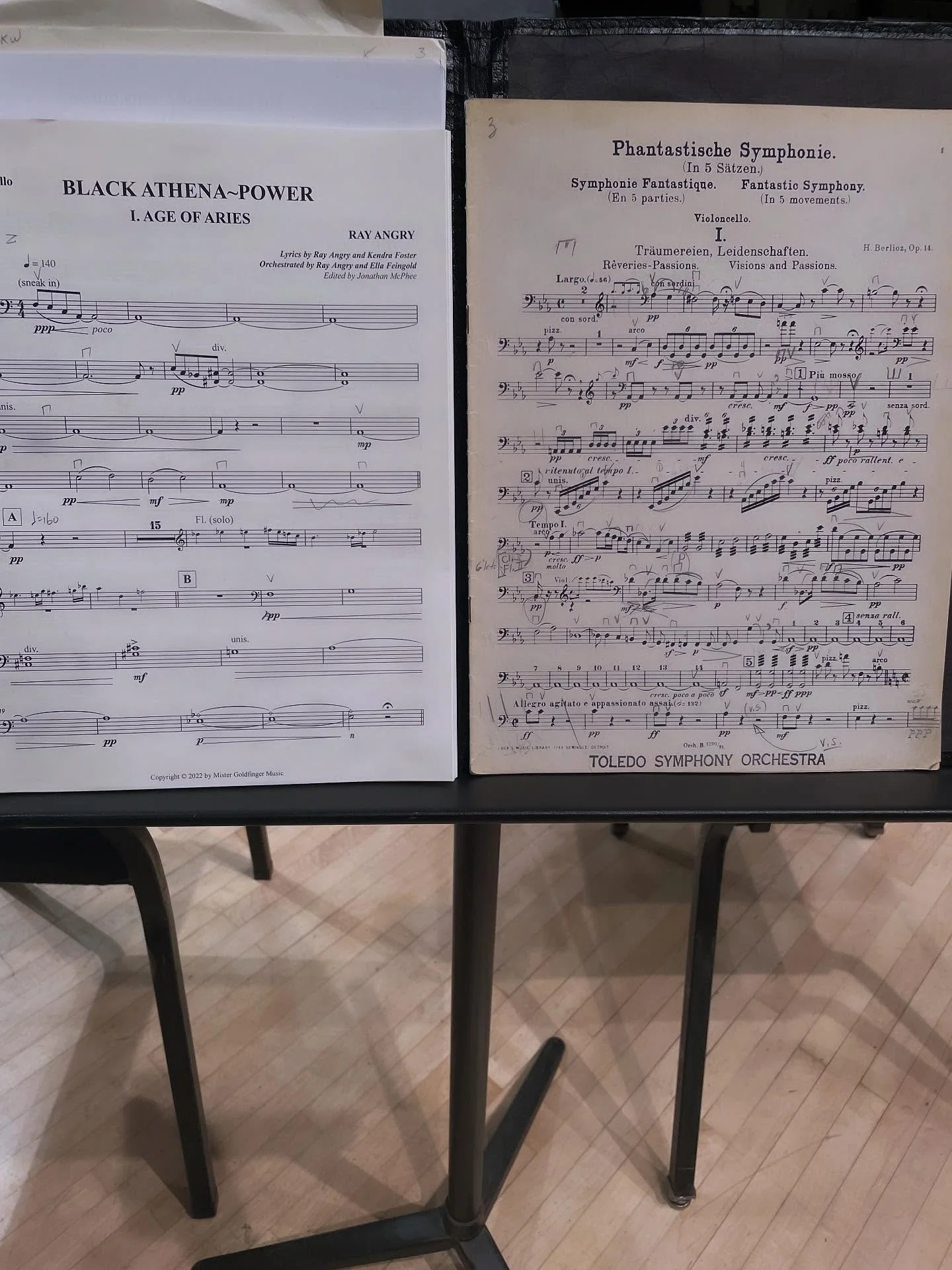 #whatsonmystand
@rayangry Black Athena~Power
Hector Berlioz: Symphonie Fantastique
We’re off to a fantastic (haha) start with the @toledosymphony this season!
#classicalmusic #classicalmusician #symphony #orchestra #cello #cellist #Berlioz #