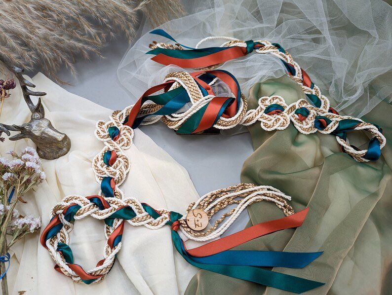 How to tie a handfasting cord - Infinity Knot and Decorative Knot
