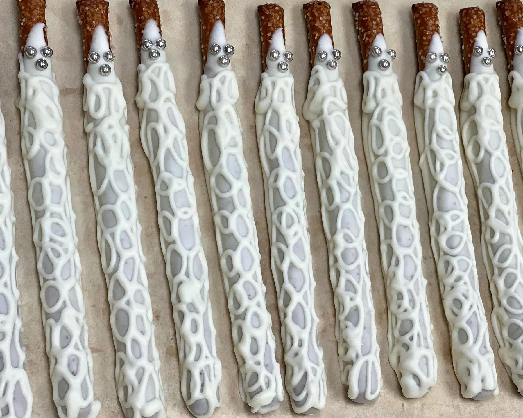 Bridal Pretzel Favor 