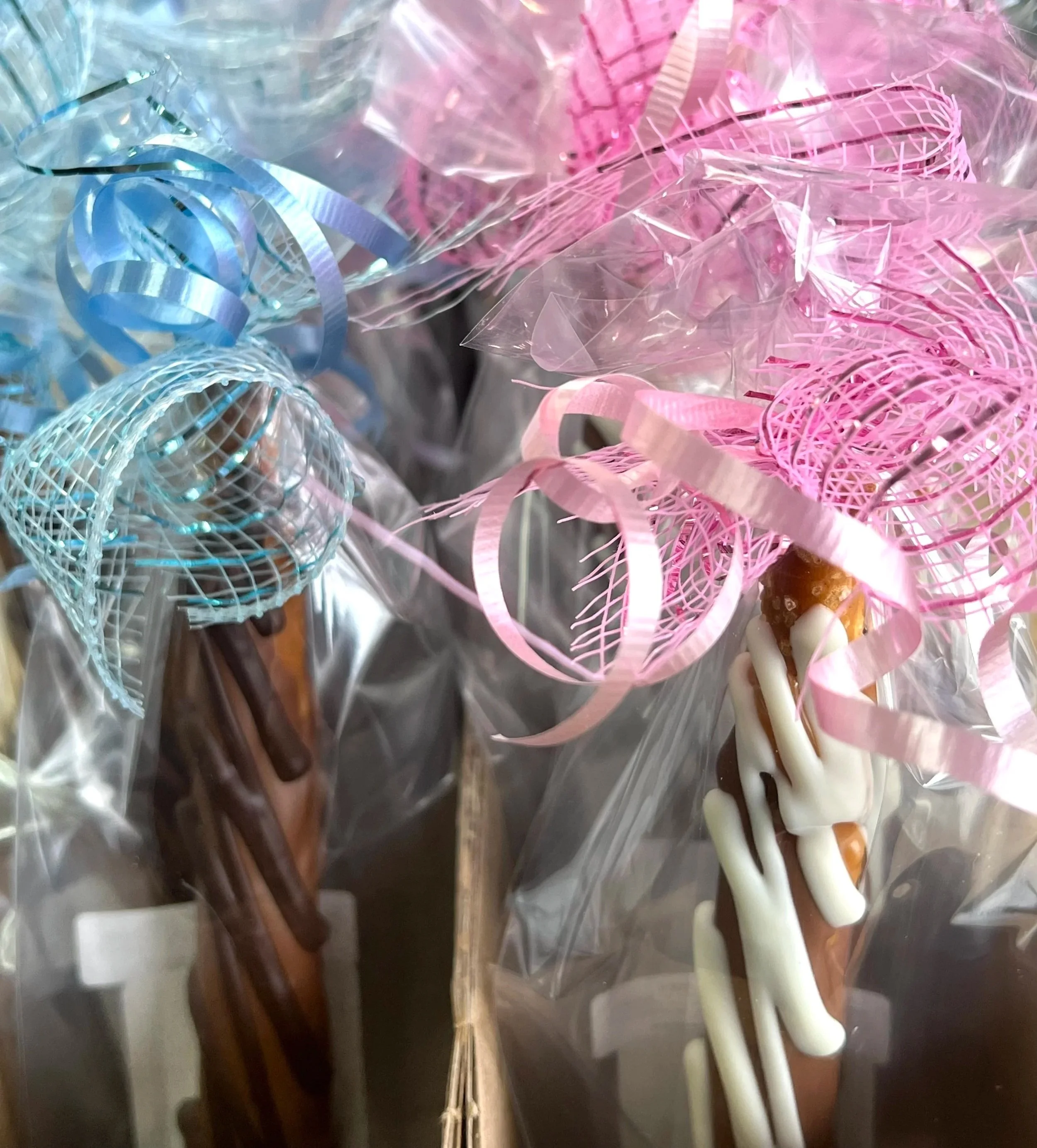 Pretzel Favors for Gender Reveal Baby Shower