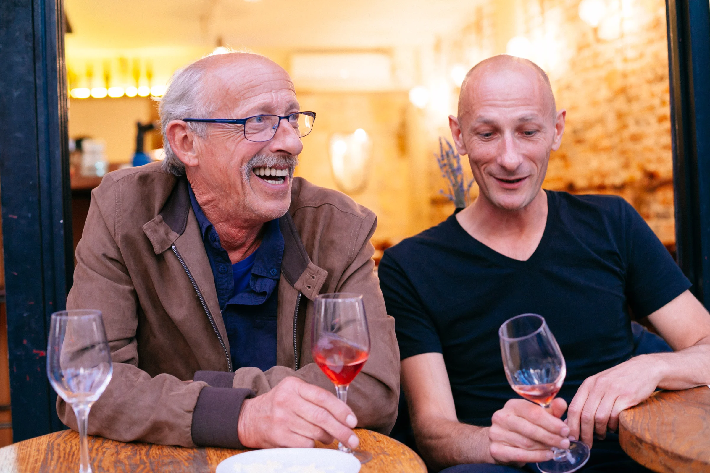 Romuald, avec Christian Vache, de passage à Paris en cette mi-octobre 2018. Le vignoble a été très touché par le mildiou au printemps dernier en Vacqueyras…