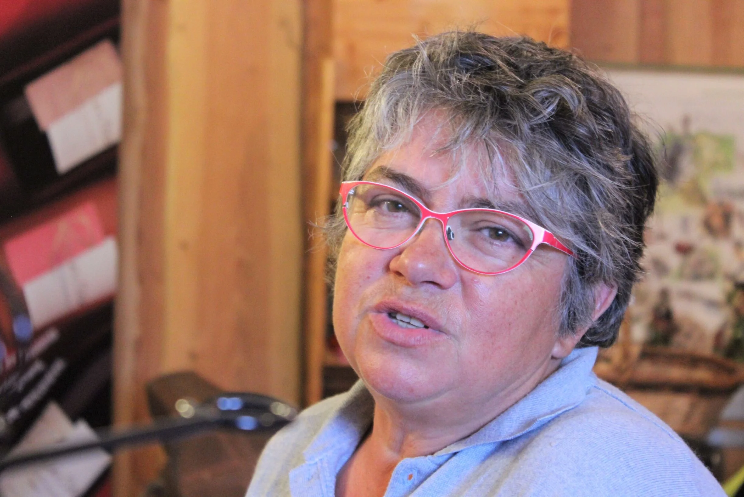 VALÉRIE DENEUFBOURG : UN VIN, UNE RENCONTRE