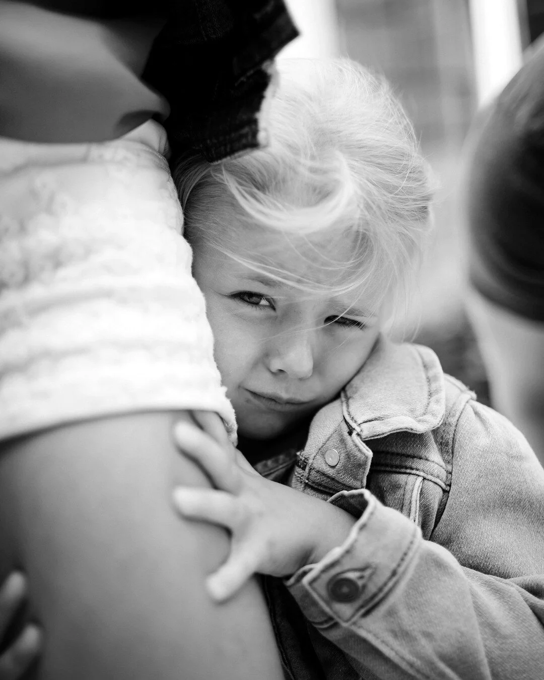 #kidswillbekids #familyphotography #fotografiarodzinna #fotografiarodzinnawarszawa #fotografwarszawa #warsawphotographer #fotografiadziecięca #lifestylephotography #monochromekids #unpluggedchildhood #warsawphoto #bw #bwphotography #portretydziecięce
